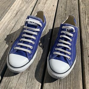 Converse deep blue low top men’s size 10. EUC